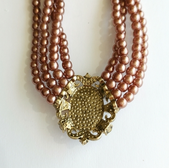 Pearl and Crystal choker necklace with medallion cocoa brown 🆕 - Picture 6 of 11